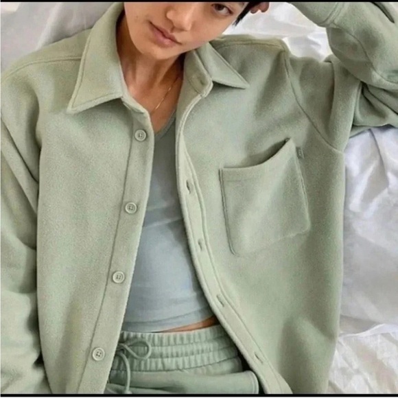 Aritzia Tna Polar Button Up Fleece Shirt Jacket, size 2 Medium. - Picture 1 of 9